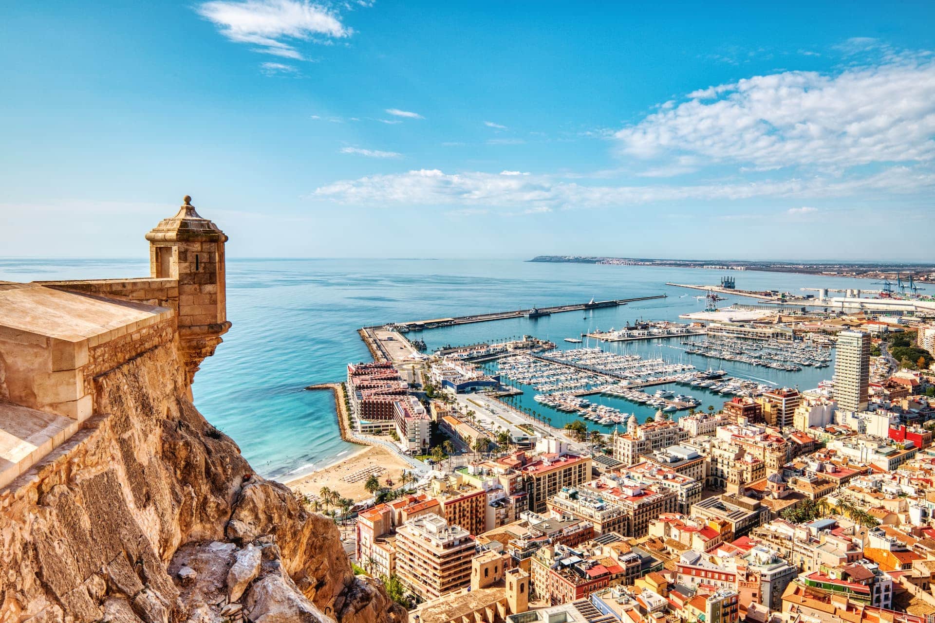 🏰 Alicante and its marina from Santa Bárbara Castle