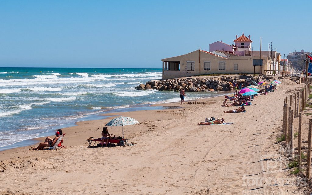 🏖️ Playa Babilonia, steps from the apartment